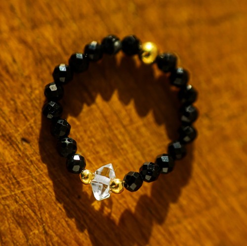 czarny pierścionek herkimer